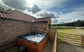 Granary Cottage With Hot Tub